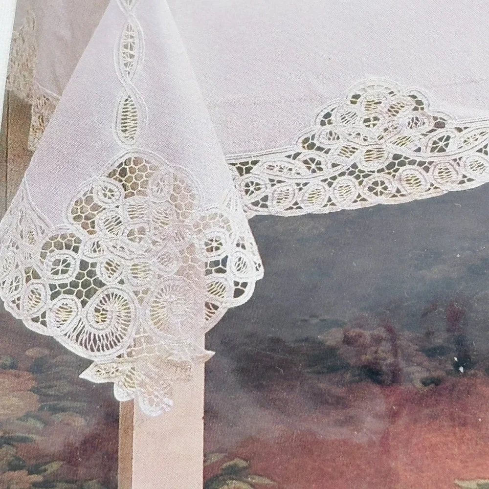 Batten Lace Tablecloth‎ 72